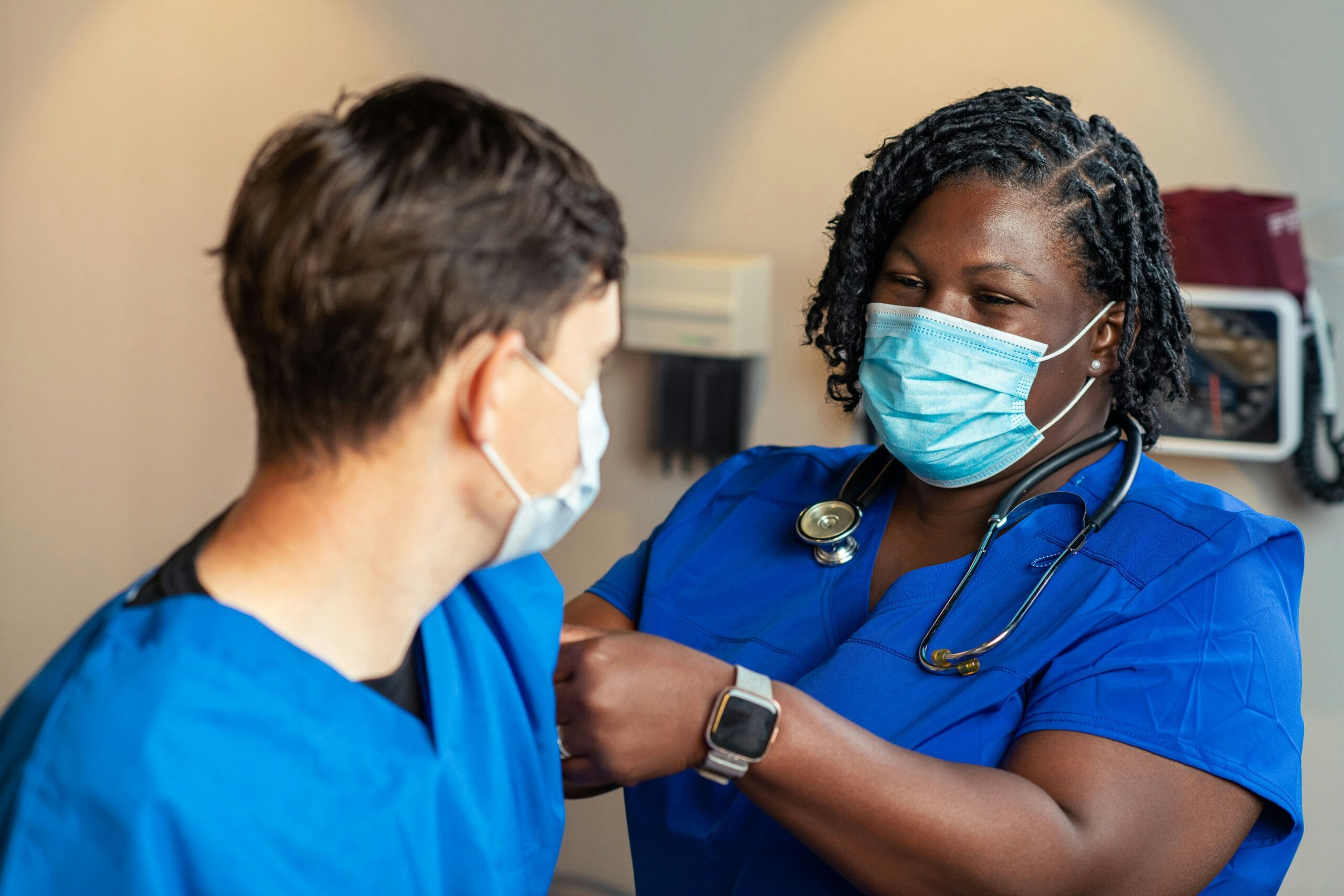 Healthcare & Life Sciences – Federated, Regulation-Ready AI